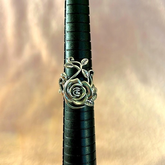 Size 7 Rose Statement Ring - Picture 6 of 7